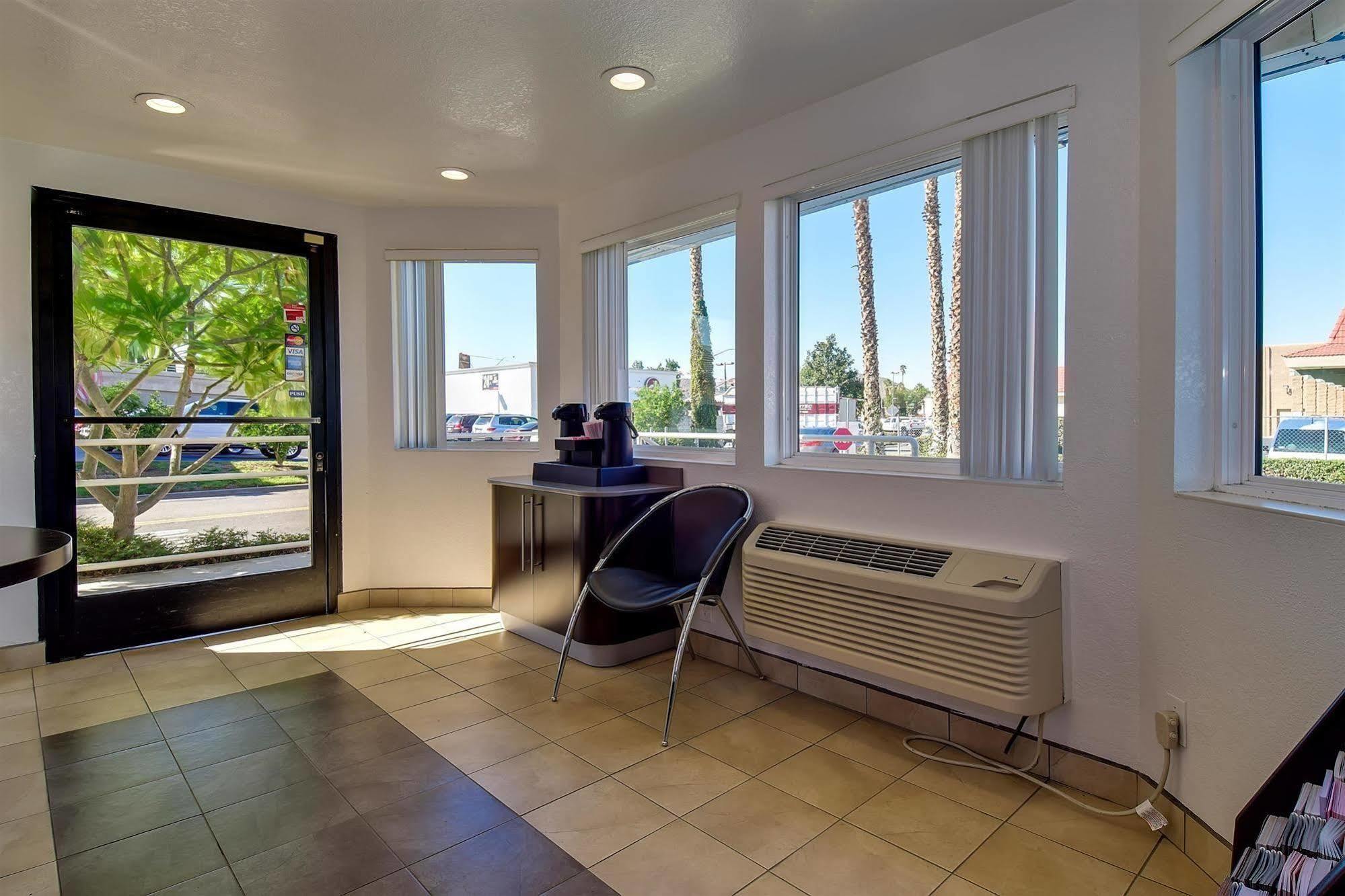 Motel 6-Riverside, Ca - South Exterior photo